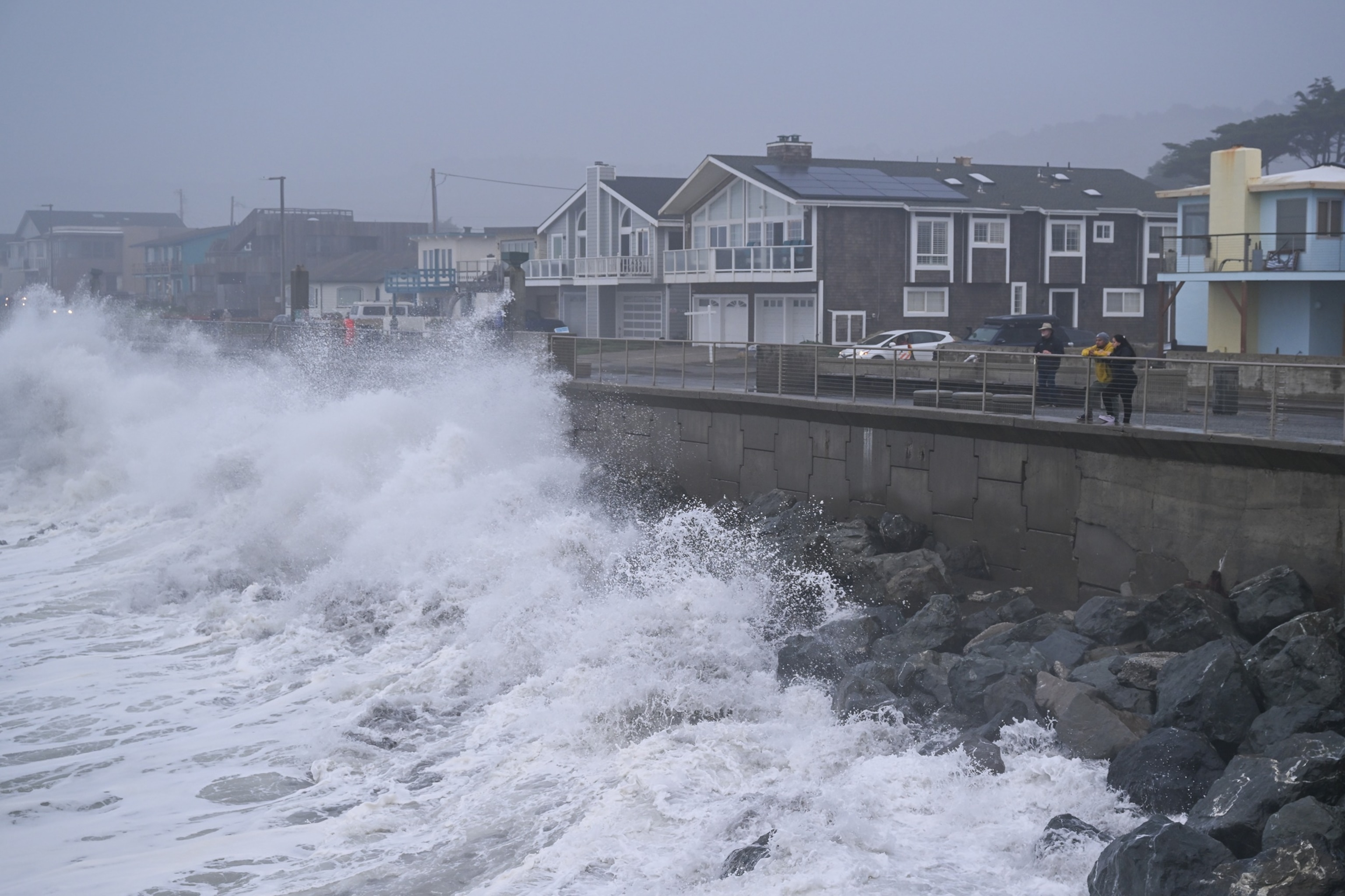 PHOTO: A view of big waves in Pacific Ocean at Municipal Pier of Pacifica, Calif., Dec. 22, 2024.